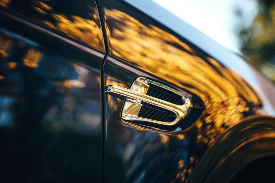 Детали экстерьера Bentley Bentayga Hybrid 2018 года  (WW) (фото 39 из 45)